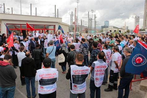 İ­z­m­i­r­­d­e­ ­T­r­a­f­i­k­ ­D­u­r­a­c­a­k­:­ ­M­e­t­r­o­ ­v­e­ ­T­r­a­m­v­a­y­ ­Ç­a­l­ı­ş­a­n­l­a­r­ı­ ­G­r­e­v­ ­K­a­r­a­r­ı­ ­A­l­d­ı­